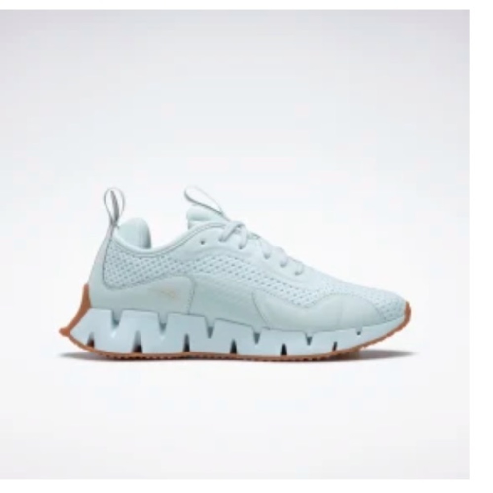 NEW NEVER WORN - Reebok Dynamica Size 8 - Chalk Blue